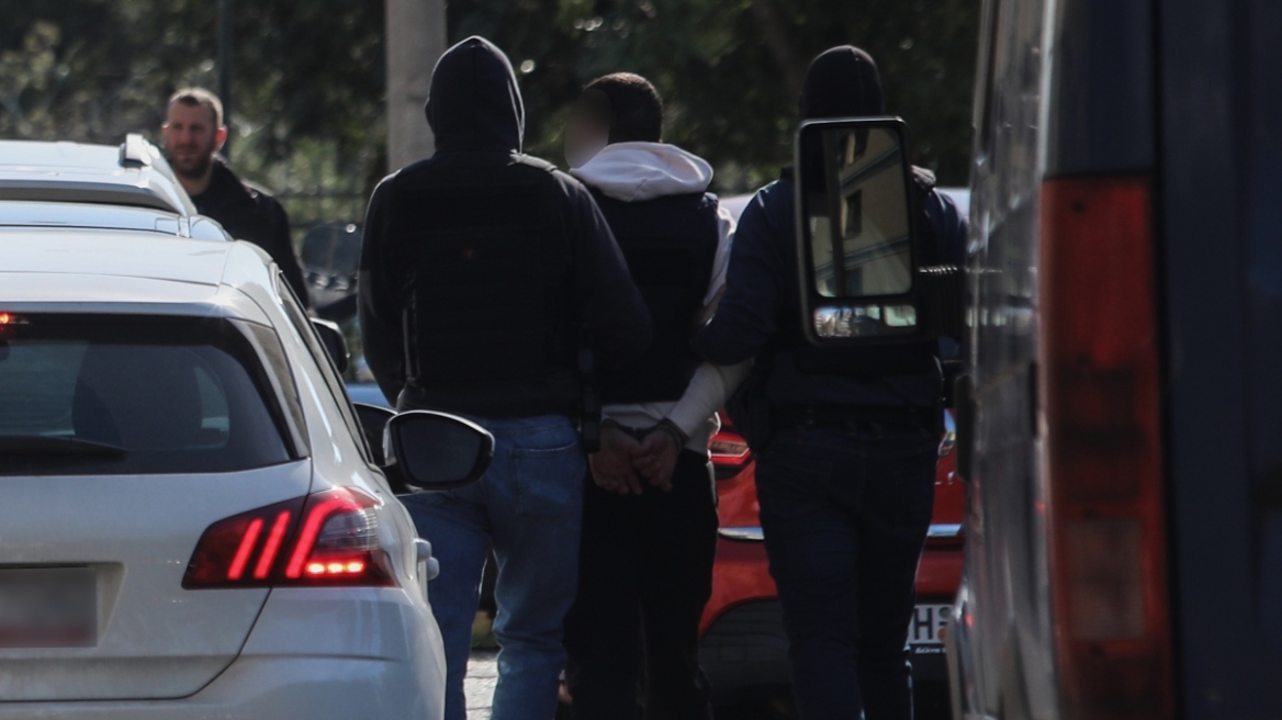 Greek Mafia - Ανακοινώσεις ΕΛΑΣ: Εμπλέκονται σε ανθρωποκτονίες, εκρήξεις και εμπρησμούς