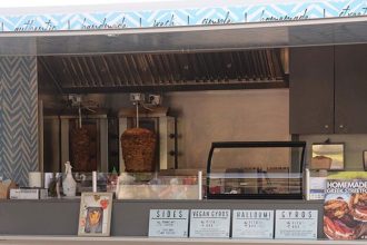 Nταβός: H ελληνική καντίνα που υποδέχτηκε τους ηγέτες του κόσμου με σουβλάκια