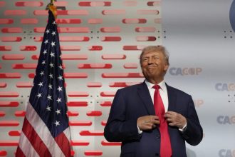 HΠΑ: Το Ανώτατο Δικαστήριο θα εξετάσει αν και κατά πόσον ο Ντόναλντ Τραμπ έχει δικαίωμα να είναι υποψήφιος για την προεδρία