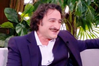 Βασίλης Χαραλαμπόπουλος για τις επαναλήψεις της σειράς «Είσαι το ταίρι μου»: Είναι απίστευτα συγκινητικό