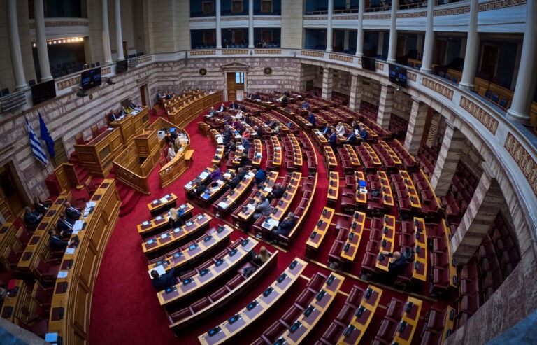Ψηφίστηκε με μεγάλη πλειοψηφία επί της αρχής το νομοσχέδιο για την επιστολική ψήφο