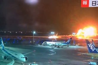 Ιαπωνία: Στις φλόγες επιβατικό αεροπλάνο με 367 επιβάτες στο αεροδρόμιο του Τόκιο