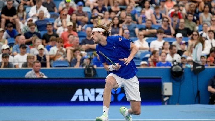 Ηττήθηκε ο Τσιτσιπάς, η πρόκριση θα κριθεί στο διπλό