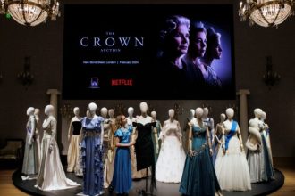 "Στο σφυρί" κοστούμια και αντικείμενα από τη σειρά The Crown