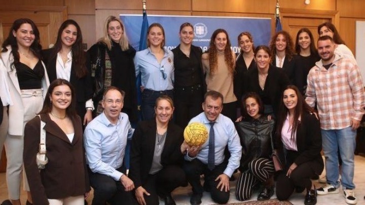 Βρούτσης στην εθνική: «Δακρύσαμε από την προσπάθειά σας, μπορείτε μετάλλιο στο Παρίσι»