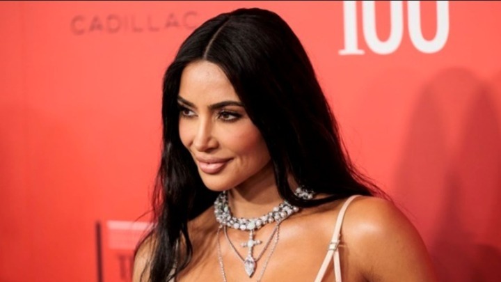 Ο διπλός ρόλος της Κιμ Καρντάσιαν σε ντοκιμαντέρ του BBC για τη ζωή της Ελίζαμπεθ Τέιλορ