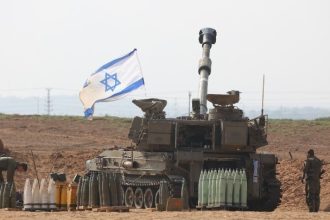 Ο ισραηλινός στρατός έπληξε στρατιωτικές υποδομές στη Συρία