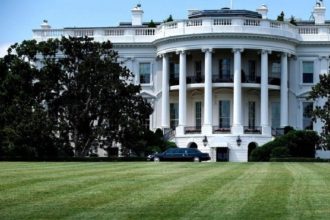 ΗΠΑ: Αυτοκίνητο έπεσε στην εξωτερική πύλη του Λευκού Οίκου