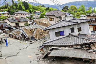 Ιαπωνία: Αγωνιώδεις έρευνες μέσα στο ψύχος για επιζώντες από το σεισμό των 7,6 Ρίχτερ