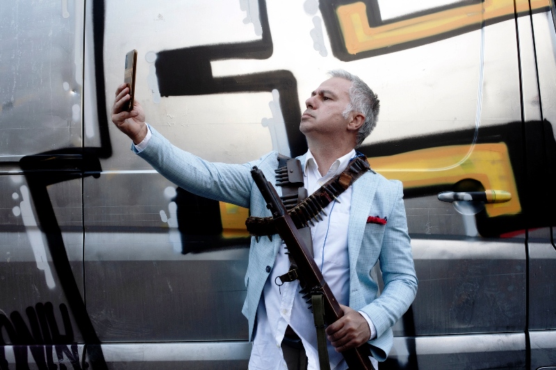 Θέατρο Πάνθεον: “Γιατί? Οι άλλοι είναι καλύτεροι?”