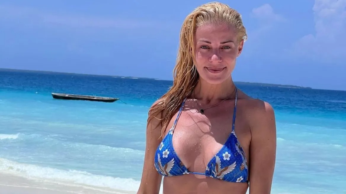 Η Ζέτα Μακρυπούλια απολαμβάνει ακόμα το ταξίδι της στη Ζανζιβάρη