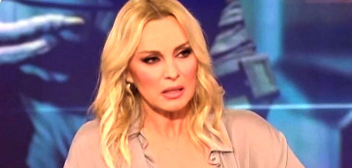 Πέγκυ Ζήνα για Γιώργο Λύρα: “Κατά καιρούς περνάμε κρίσεις στη σχέση μας αλλά έχουμε κάτι που μας ενώνει”