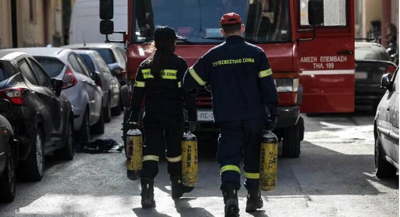 Φωτιά σε διαμέρισμα στο Κολωνάκι – Απεγκλωβίστηκαν δύο ηλικιωμένοι