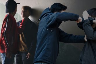 Χτύπησαν συμμαθητή τους και τον έστειλαν στο νοσοκομείο