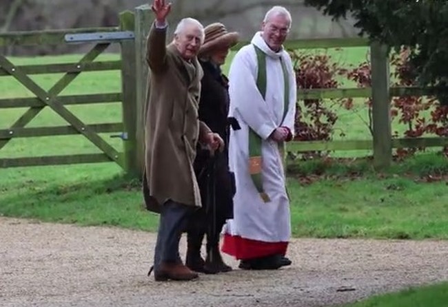 Βασιλιάς Κάρολος: Πρώτη δημόσια έξοδος μετά την διάγνωση του καρκίνου – Ευδιάθετος παρακολούθησε την κυριακάτικη λειτουργία