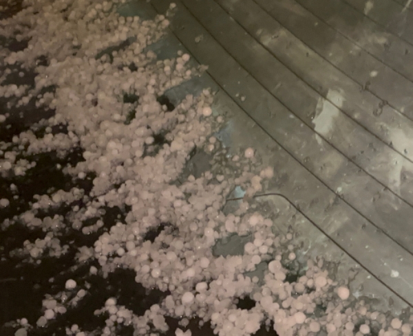 "Ασπρισε" η Κέρκυρα από ισχυρή χαλαζόπτωση - ΒΙΝΤΕΟ