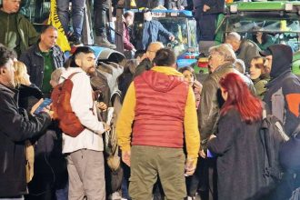 Αναστάτωση στο αγροτικό συλλαλητήριο από διαδηλωτή που λιποθύμησε - Μεγάλη κινητοποίηση (ΒΙΝΤΕΟ)