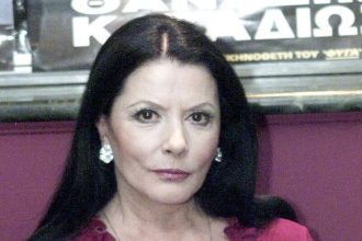 Ζωζώ Σαπουτζάκη: Παραμένει στο νοσοκομείο - Τα νεότερα για την υγεία της