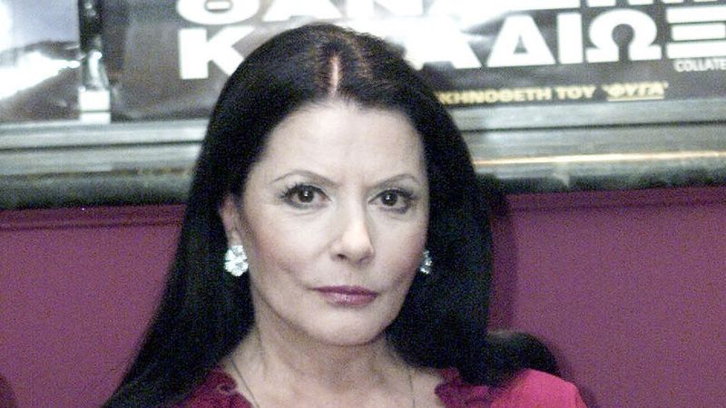 Ζωζώ Σαπουτζάκη: Παραμένει στο νοσοκομείο - Τα νεότερα για την υγεία της