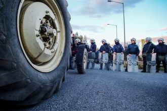 Μετρούν αντίστροφα για την Αθήνα οι αγρότες - Το μήνυμα Μητσοτάκη και τα μέτρα της ΕΛ.ΑΣ για τις μετακινήσεις τους με τα τρακτέρ την Τρίτη