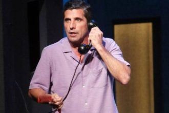 Θανάσης Βισκαδουράκης: «Ο πατέρας μου με πήγε στο ορφανοτροφείο όταν ήμουν 5 ετών και με είδε ξανά στα 18»