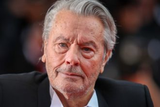 Γαλλία: Κατασχέθηκαν 72 πυροβόλα όπλα και πάνω από 3.000 φυσίγγια από σπίτι του Αλέν Ντελόν