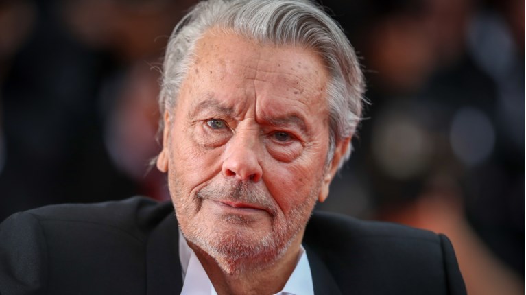 Γαλλία: Κατασχέθηκαν 72 πυροβόλα όπλα και πάνω από 3.000 φυσίγγια από σπίτι του Αλέν Ντελόν