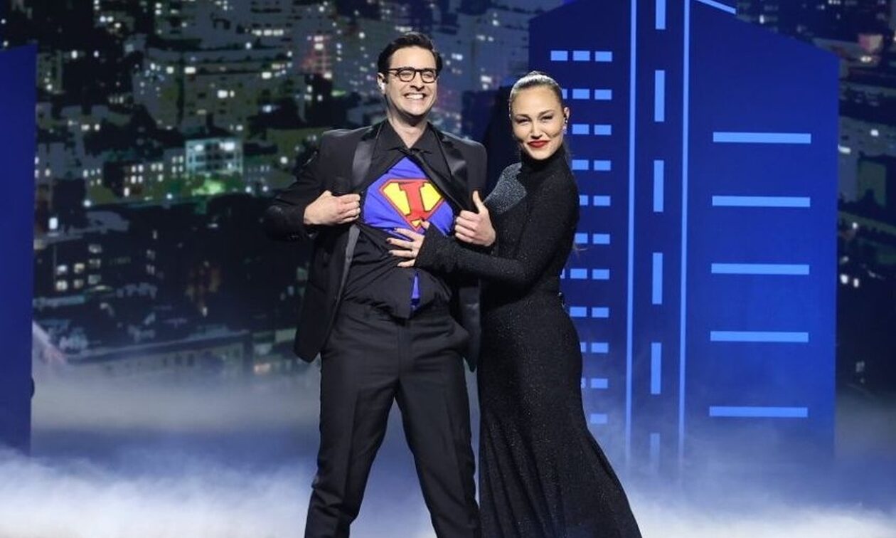 Το φόρεμα της Βανδή στο J2US δίχασε το κοινό: Λατρεύτηκαν Αναστασοπούλου - Στρατής