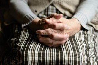 Εξαπάτησαν 87χρονη και της άρπαξαν 60.000 ευρώ