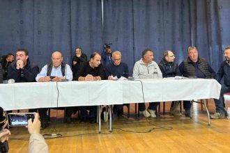 Ώρα αποφάσεων για του Αγρότες - Συνεδριάζουν στη Νίκαια, κλείνουν τελωνεία και εξετάζουν κάθοδο στην Αθήνα