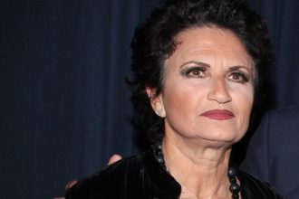 Δύσκολες ώρες για την Άλκηστης Πρωτοψάλτη: Να γράφω αποχαιρετιστήριο για σένα, αδιανόητο