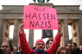 Πληθαίνουν στη Γερμανία οι συμμαχίες του «δημοκρατικού τόξου» κατά του ακροδεξιού κόμματος AfD