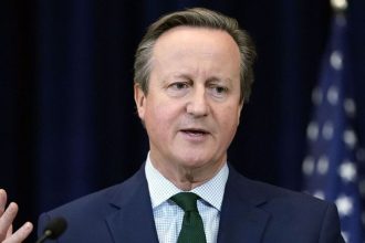 Κάμερον: Ζήτησε από την Κίνα να ασκήσει επιρροή στο Ιράν για τις επιθέσεις των Χούθι