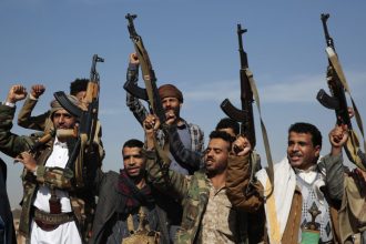 Χούθι: Θα κλιμακώσουμε τις επιθέσεις αν δεν σταματήσει η επίθεση στη Γάζα