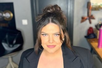 Δανάη Μπάρκα: Η πρώτη αντίδραση μετά τα φιλιά της με τον πρώην της Καινούργιου – «Αν με βρίσει κάποιος έχω δύο επιλογές…»