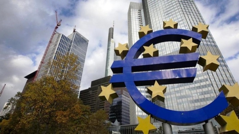 Αντίστροφη μέτρηση για μειώσεις επιτοκίων από ΕΚΤ και FED