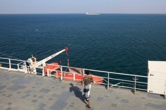 Ερυθρά Θάλασσα: Επίθεση με δύο πυραύλους σε ελληνόκτητο φορτηγό πλοίο