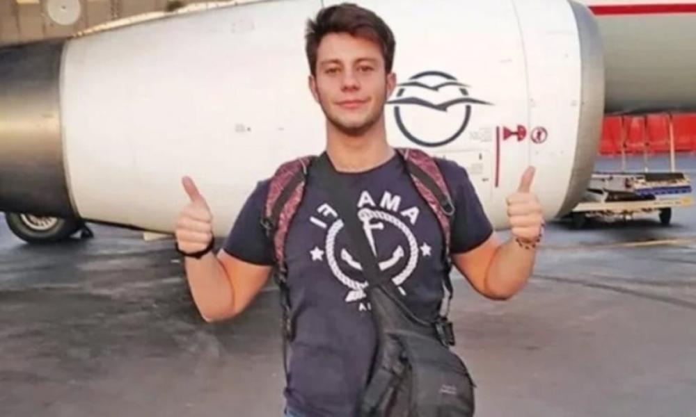 Τέμπη: «Ο Γεράσιμος είναι σε κώμα μετά από έναν χρόνο» λέει η μητέρα του μοναδικού επιζώντα από το πρώτο βαγόνι