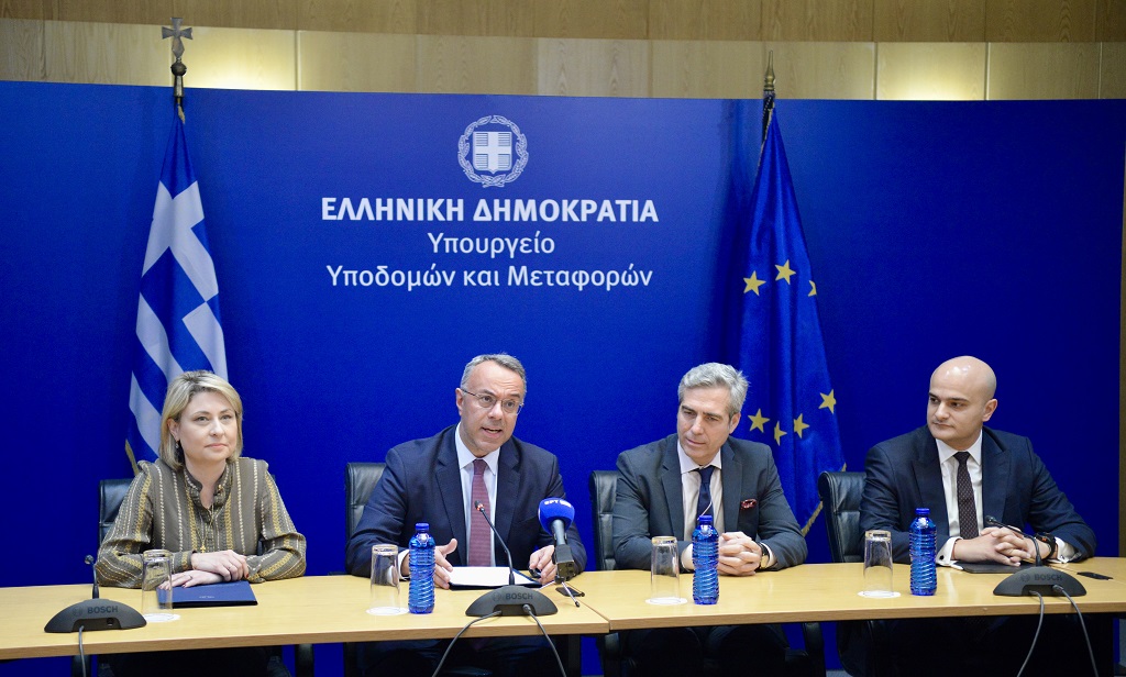 Yπουργείο Μεταφορών: Υπεγράφη η σύμβαση για την προμήθεια 100 λεωφορείων φυσικού αερίου