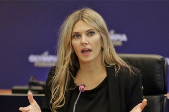 Εύα Καϊλή: Κινδυνεύει να επιστρέψει στη φυλακή αν μιλάει στα μέσα ενημέρωσης