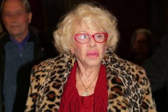 Καίτη Γκρέυ: Δύσκολες ώρες για την τραγουδίστρια που νοσηλεύεται στη ΜΕΘ του Ωνασείου