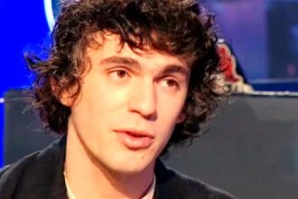 Δημήτρης Καπουράνης: «Πολλές φορές είχα σκεφτεί να κρύβω την καταγωγή μου»