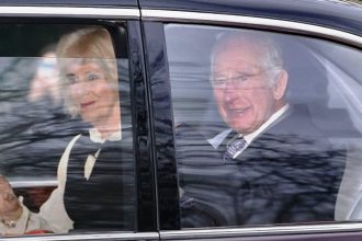 Συγκινημένος ο Βασιλιάς Κάρολος στην πρώτη του δημόσια εμφάνιση μετά την διάγνωση με καρκίνο