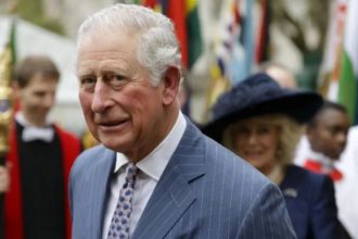 Βασιλιάς Κάρολος: Ο φόρος τιμής στον τέως βασιλιά Κωνσταντίνο