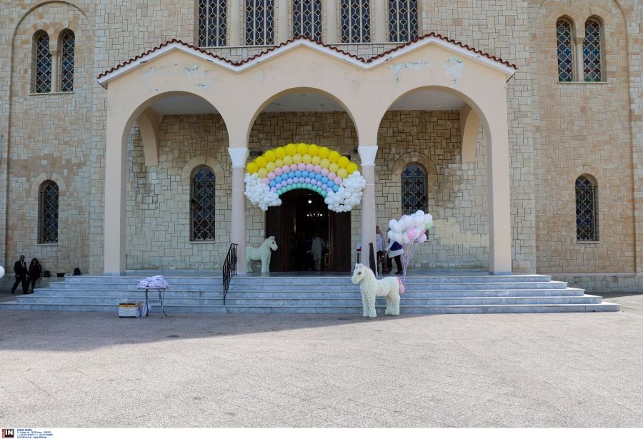 Ραφαέλα Πιτσικάλη: Ντυμένοι στα λευκά είπαν το τελευταίο αντίο στην 21χρονη που έδωσε σκληρή μάχη με τον καρκίνο (ΦΩΤΟ)