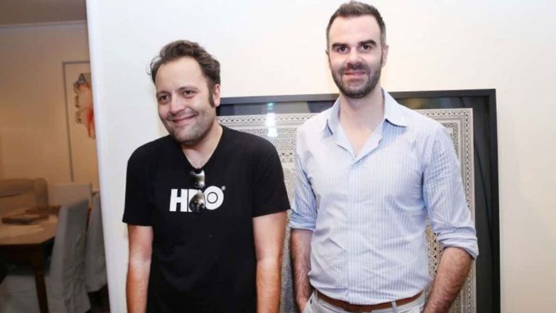 Ο Αύγουστος Κορτώ παντρεύεται τον σύντροφό του – Η αναγγελία του γάμου τους