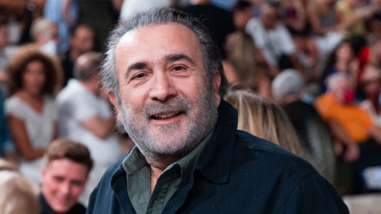 Ο Λάκης Λαζόπουλος επιστρέφει στην τηλεόραση – Σε ποια σειρά θα τον δούμε