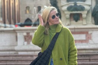 Η Ζέτα Μακρυπούλια εύχεται στους ερωτευμένους από την Μπολόνια