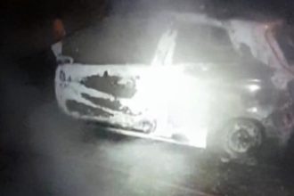 Επιχειρηματίας βρέθηκε πυροβολημένος και απανθρακωμένος μέσα σε καμένο αυτοκίνητο - Είχαν δολοφονήσει και την σύζυγό του (ΦΩΤΟ)