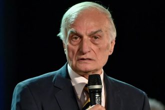 Μανώλης Μαυρομμάτης: Απέτυχε η προσπάθεια αποσωλήνωσης – Παραμένει σε κρίσιμη κατάσταση η υγεία του